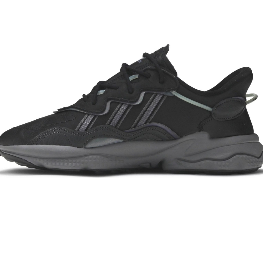 Addias youth/ woman 61/2 Sneakers